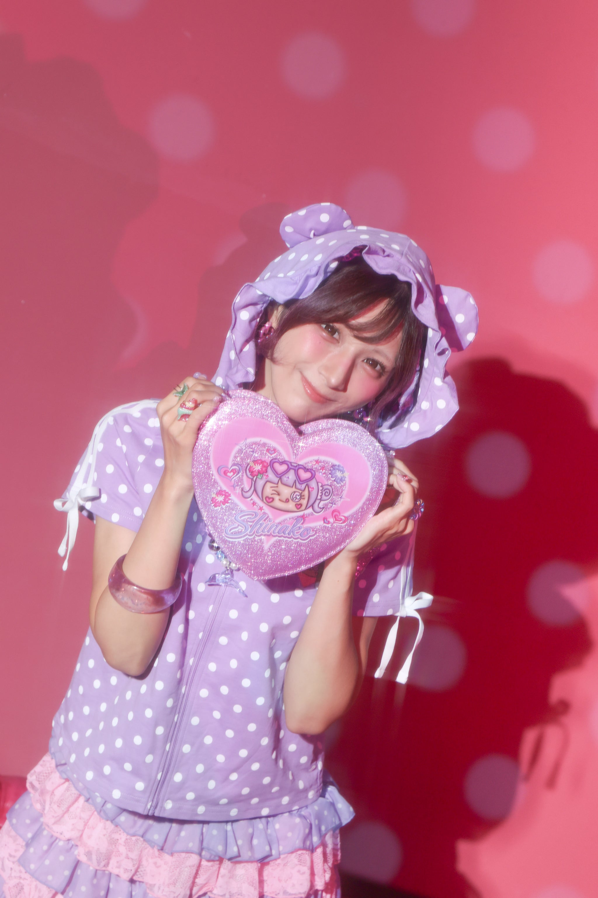 太陽の下でギラギラに輝く！ラブリーハートのショルダーバッグ♡ – し